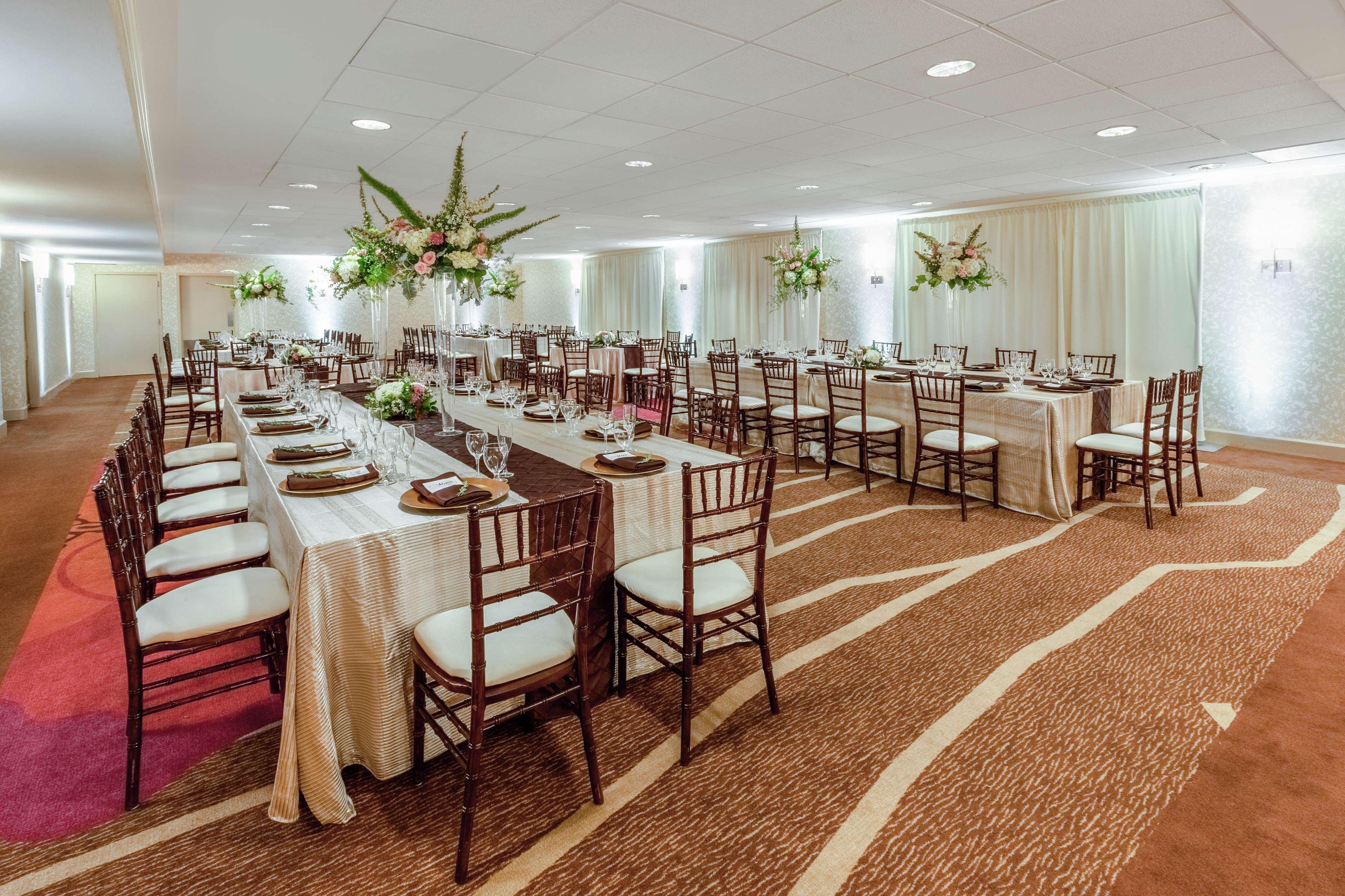 Hilton Garden Place 3*